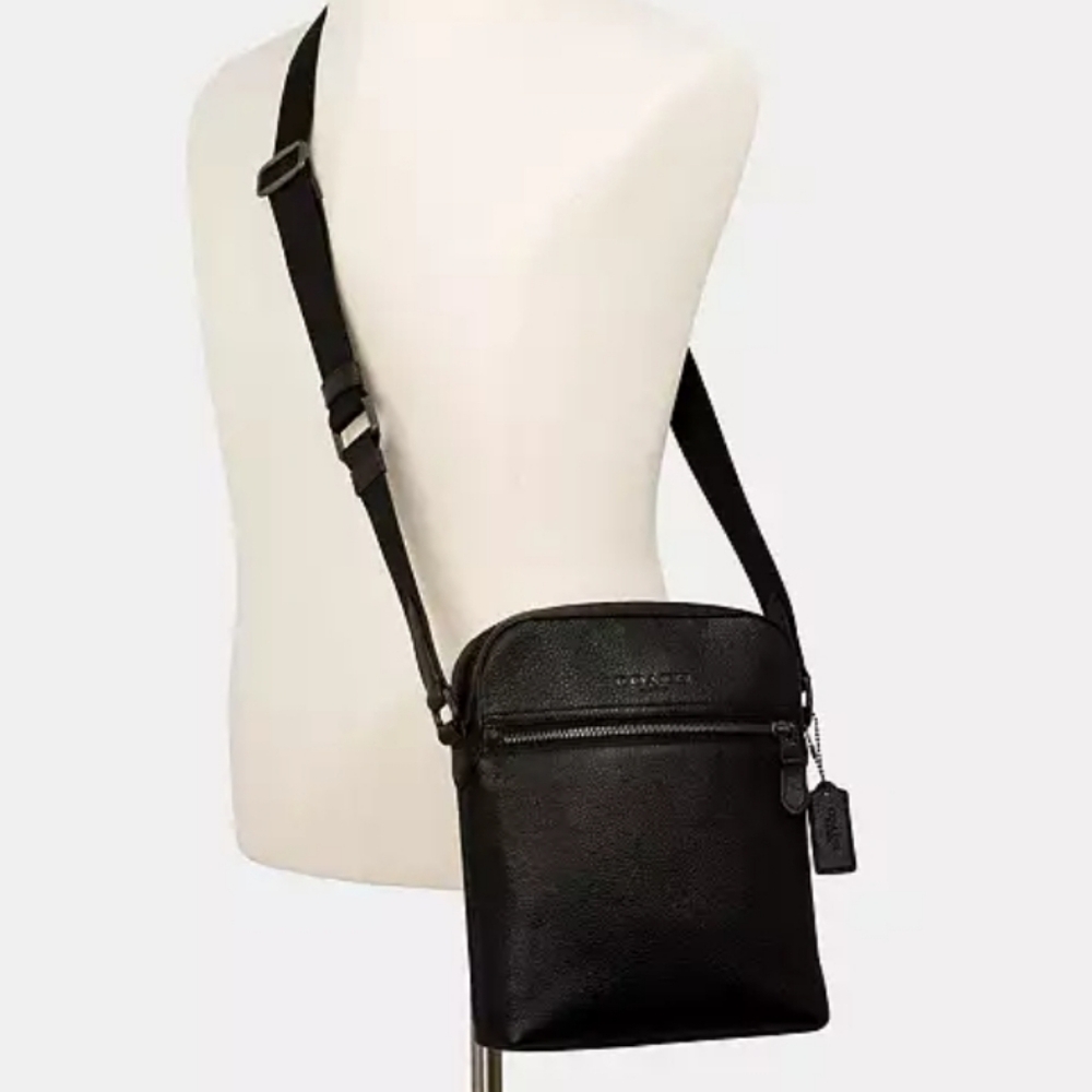 Coach Flight Black Pebbled Leather Messenger Crossbody LIKE NEW - Picture 4 of 8